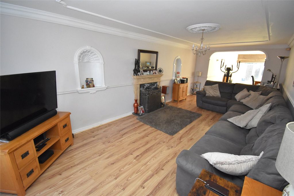 Property photo 2 of 18 Picture No. 32