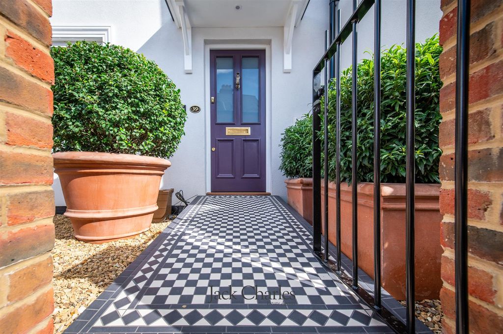 Property photo 2 of 36 39Shipbourneroad-41.Jpg