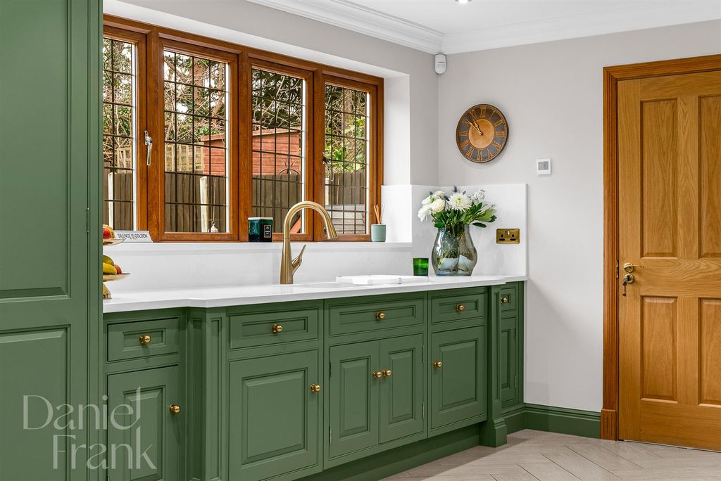 Additional image 11 of 5 bed detached house for saleWest View, Loughton IG10