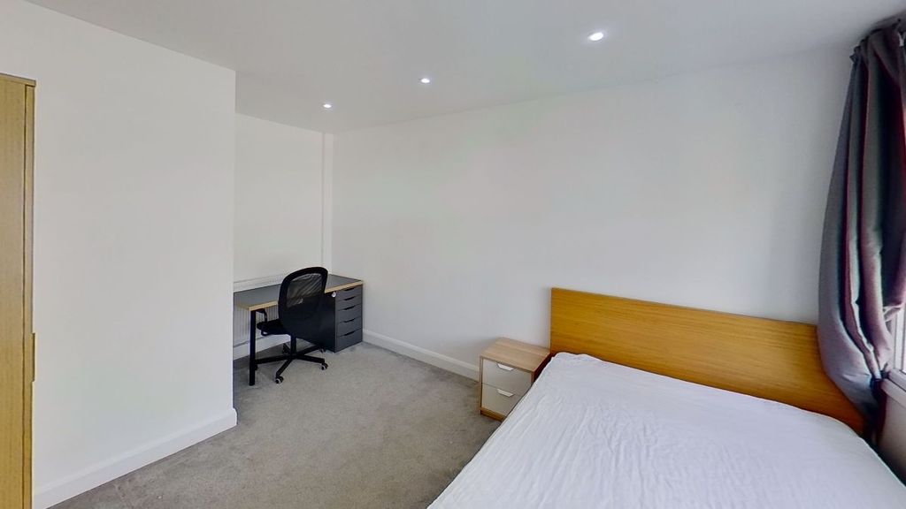 Property photo 2 of 35