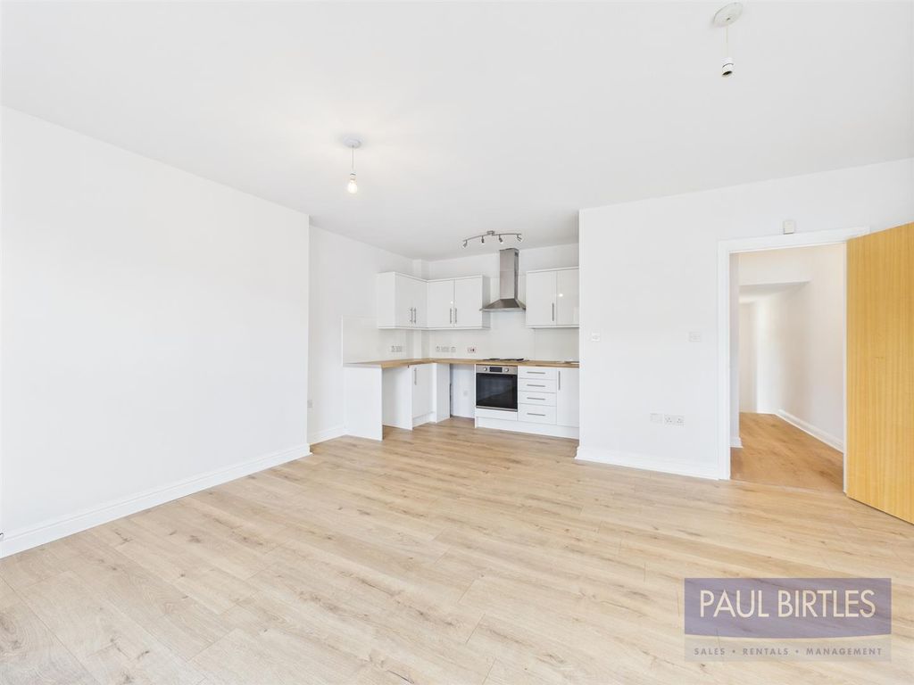 Property photo 3 of 13 Cam01301G0-Pr0667-Still015.Jpg