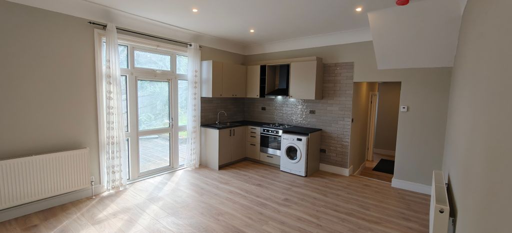 Property photo 1 of 10 Cover