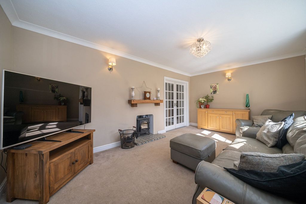 Property photo 3 of 24