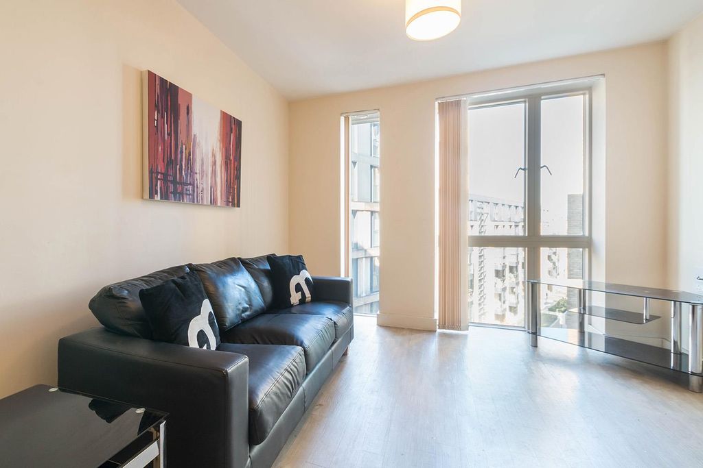 Property photo 1 of 10 Living Room