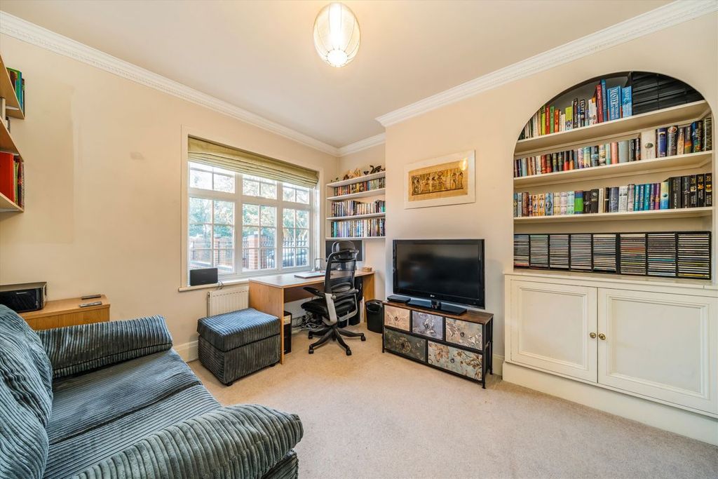 Property photo 2 of 11