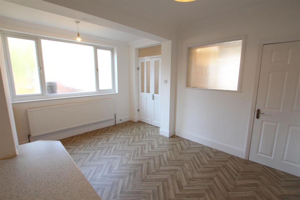 Property photo 3 of 11 Kitchen/Diner