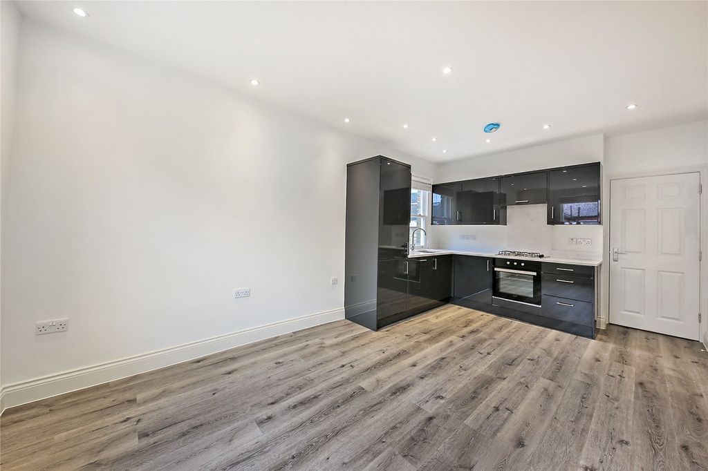 Property photo 3 of 11 Kitchen - Reception