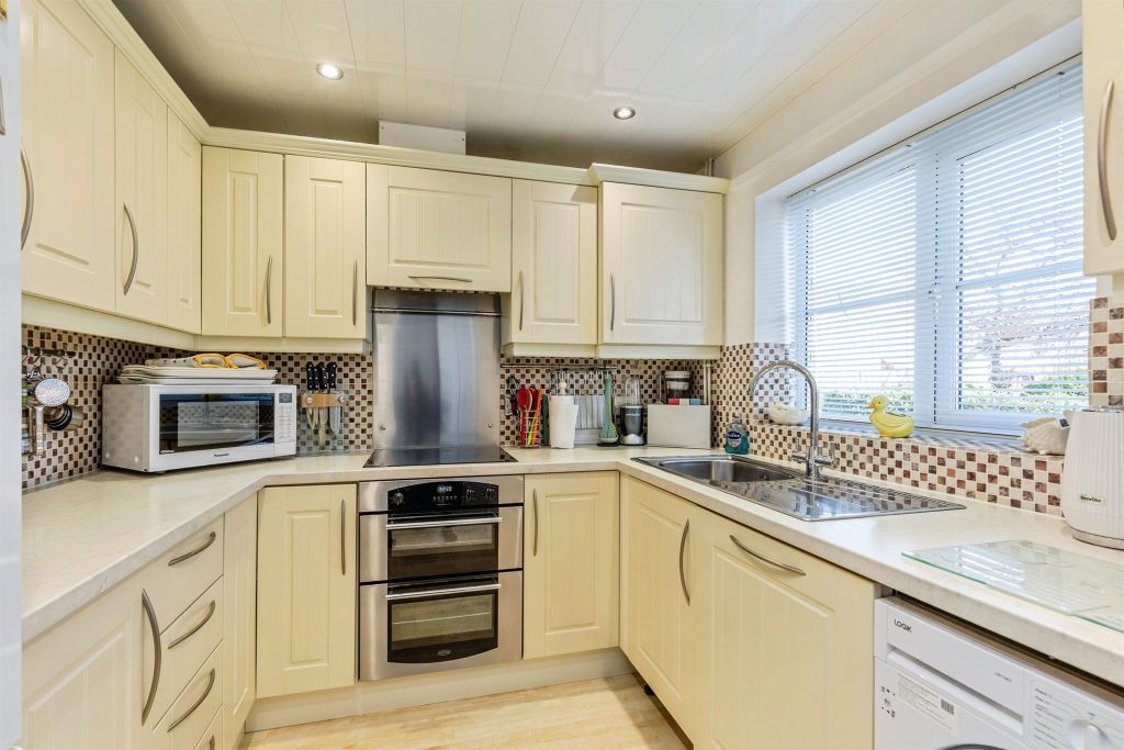 Property photo 2 of 20