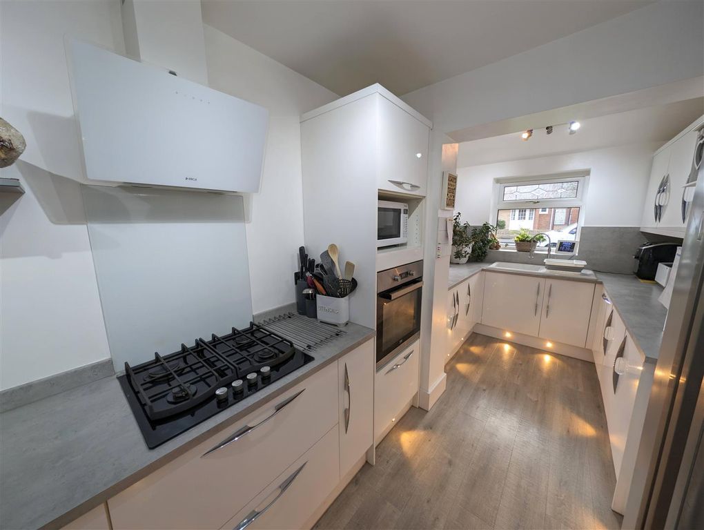 Property photo 2 of 28 Kitchen
