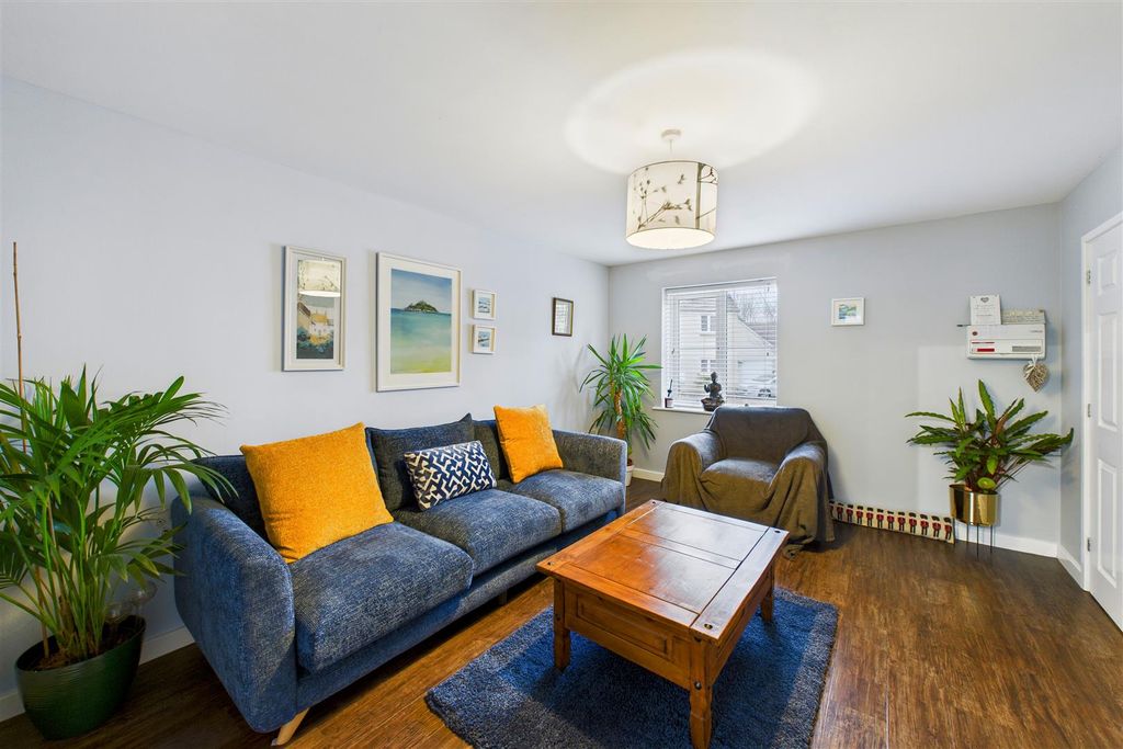 Property photo 2 of 30 Lounge