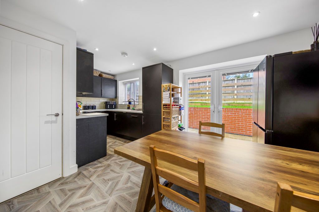 Property photo 3 of 25 Kitchen Diner