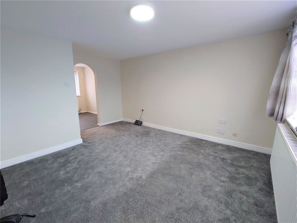 Property photo 2 of 11 Lounge