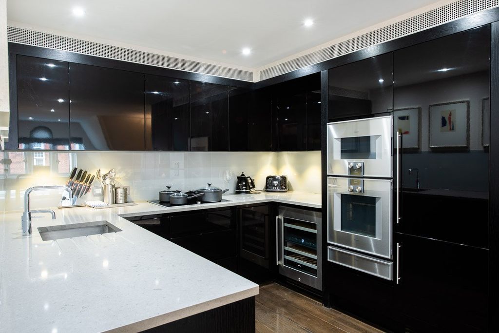 Property photo 3 of 9 Kitchen