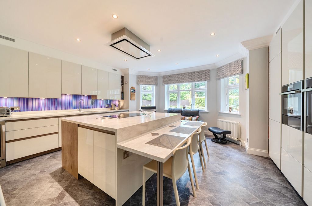 Property photo 3 of 21 1339773-15-68A732...