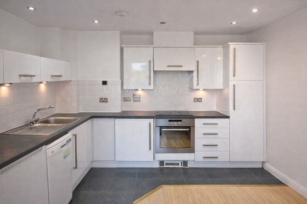 Property photo 3 of 6 Photo 4