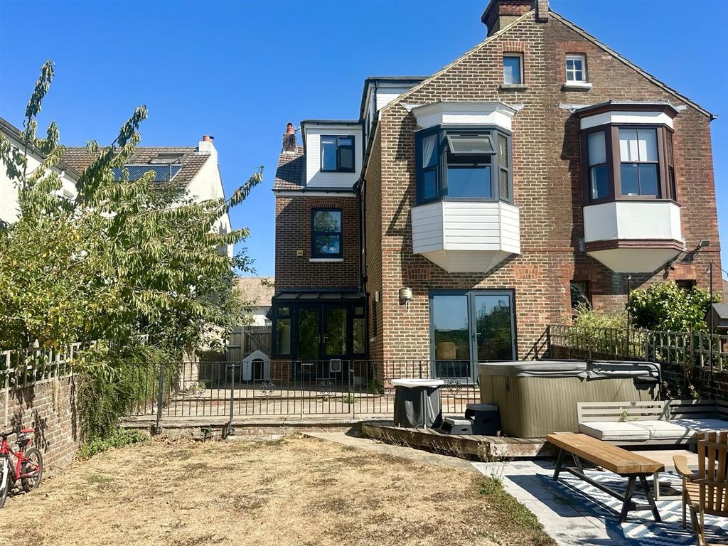 Property photo 1 of 22