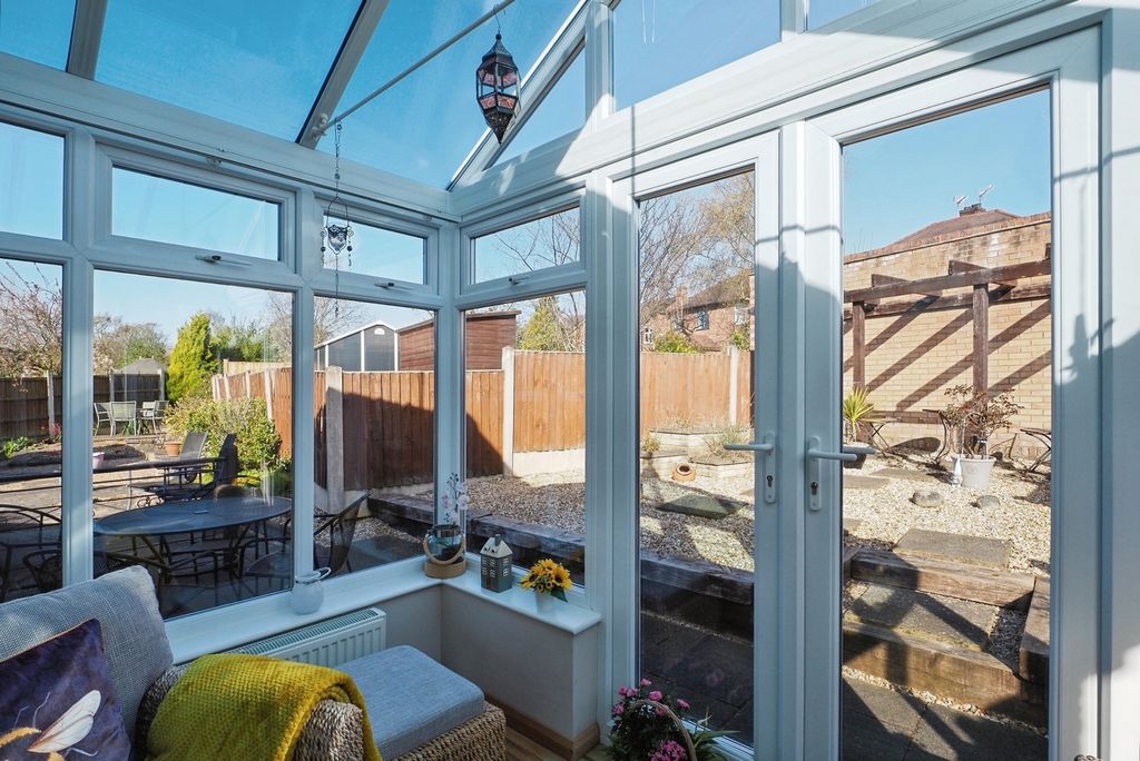 Property photo 3 of 18 Conservatory