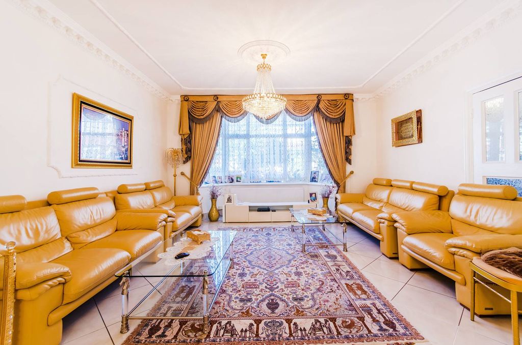 Property photo 1 of 9