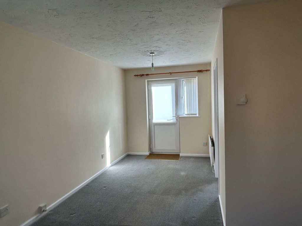 Property photo 3 of 10 5
