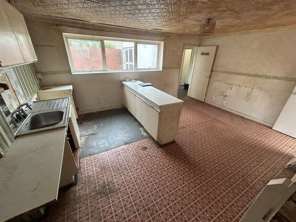 Property photo 3 of 11 Kitchen1.Jpg