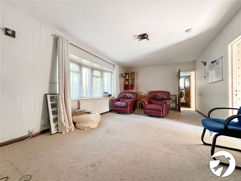 Property photo 3 of 12 Lounge