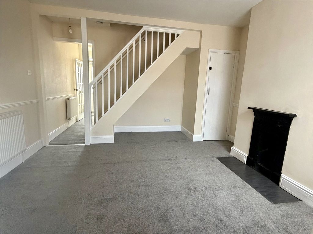 Property photo 2 of 8 Picture No. 11