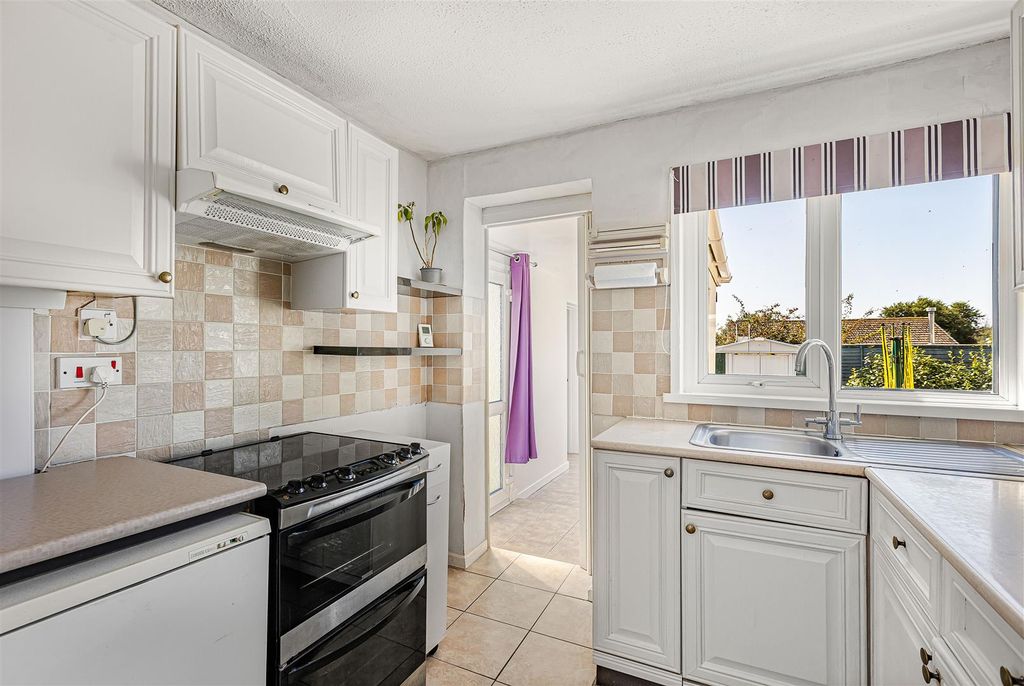 Property photo 3 of 20 Kitchen