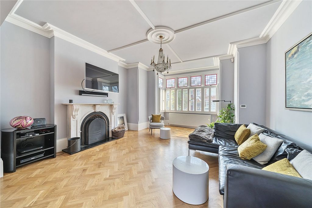 Property photo 2 of 23 Picture No. 17