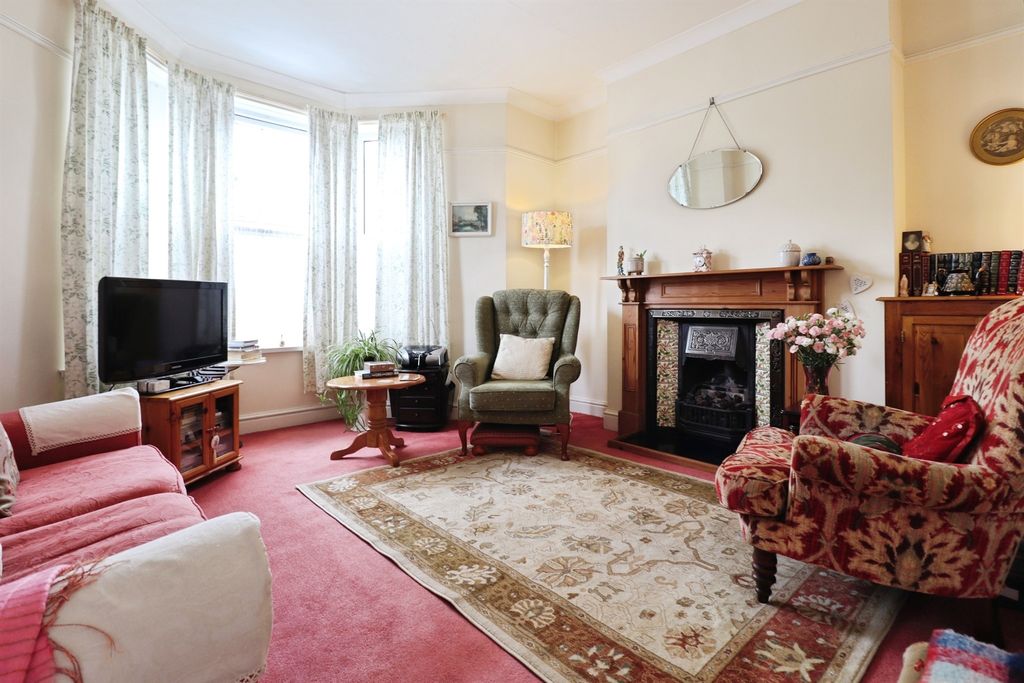 Property photo 2 of 13