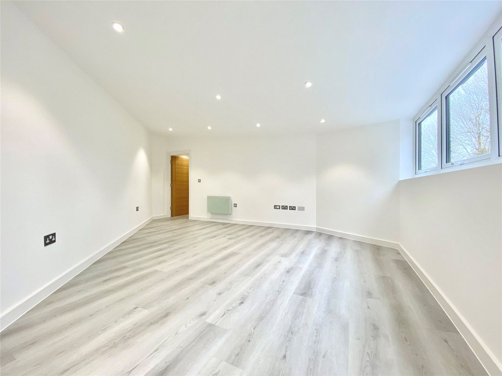 Property photo 3 of 9 Picture No. 02
