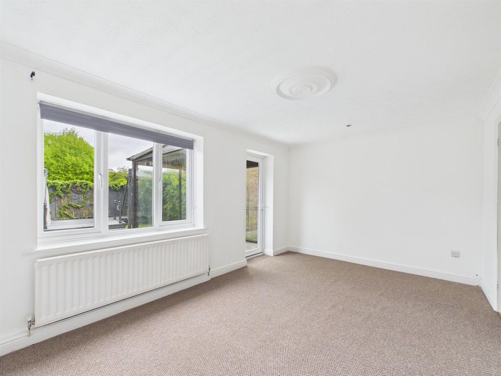 Property photo 3 of 17 Cam02391G0-Pr0209-Still003.Jpg