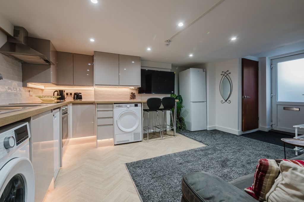 Property photo 2 of 14 Gallery