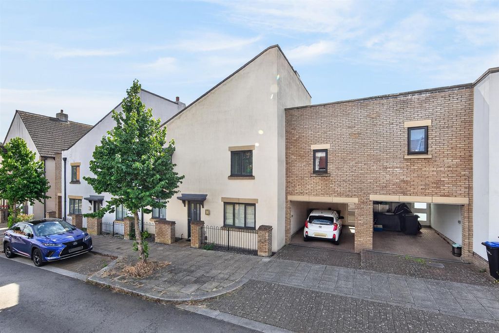 Property photo 1 of 18 37Ashbywooddrweb02.Jpg