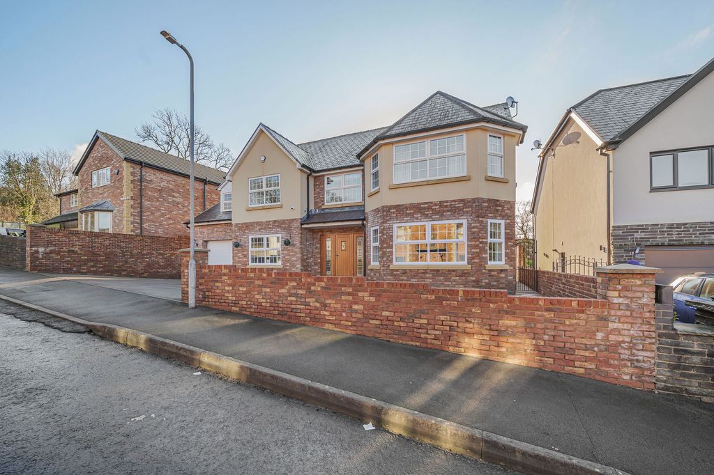 Property photo 1 of 53