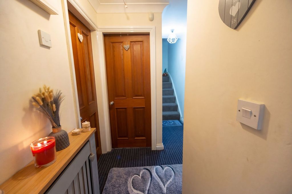 Property photo 2 of 16 Hallway