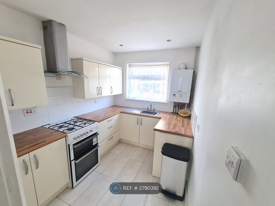 Property photo 1 of 11 Kitchen