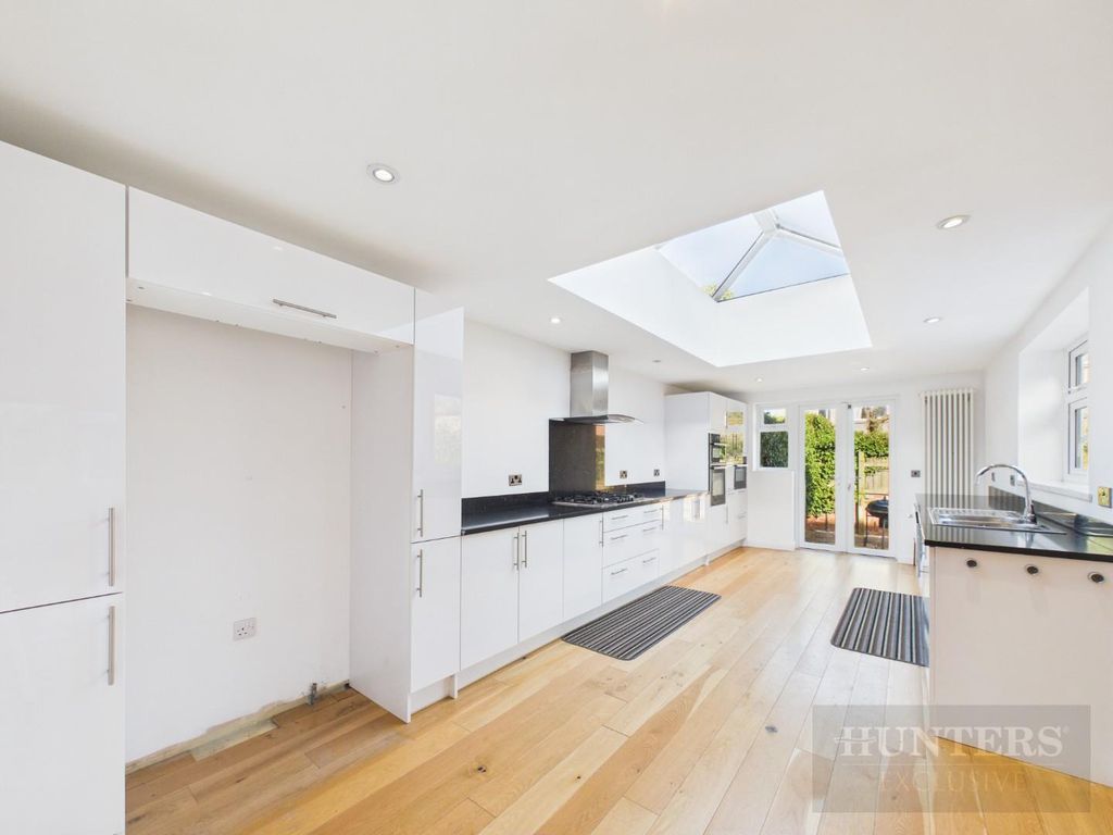 Property photo 3 of 28 Cam02804G0-Pr0480-Still029.Jpg