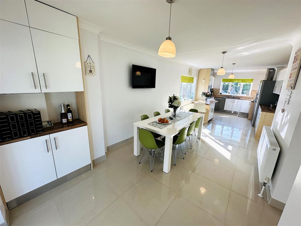 Property photo 3 of 34 Kitchen Diner