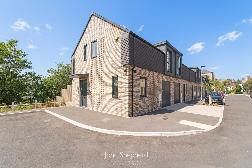 Property photo 1 of 24 Picture No. 01