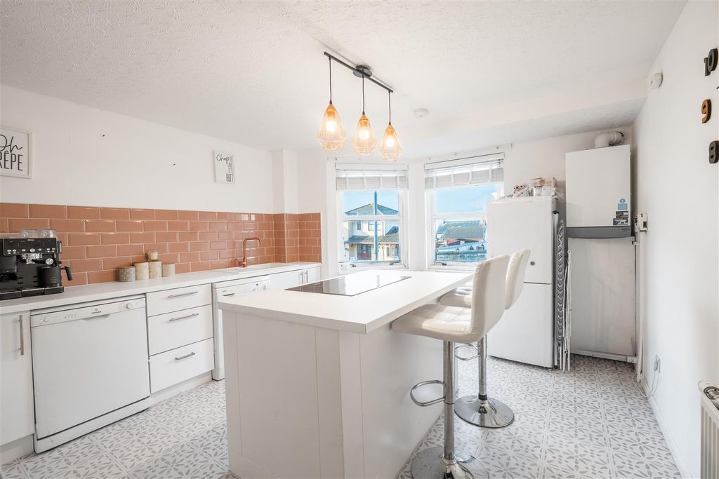 Property photo 3 of 8 Kitchen.Jpg