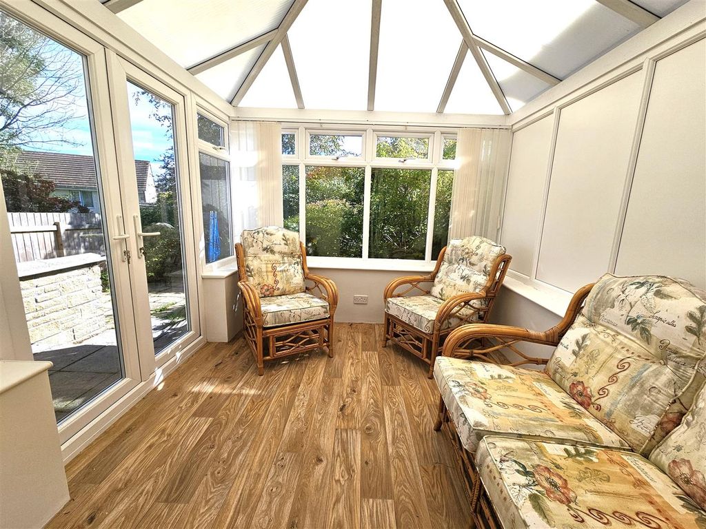 Property photo 3 of 20 Conservatory.Jpg