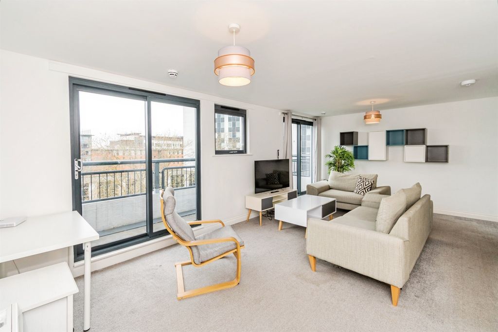 Property photo 2 of 20