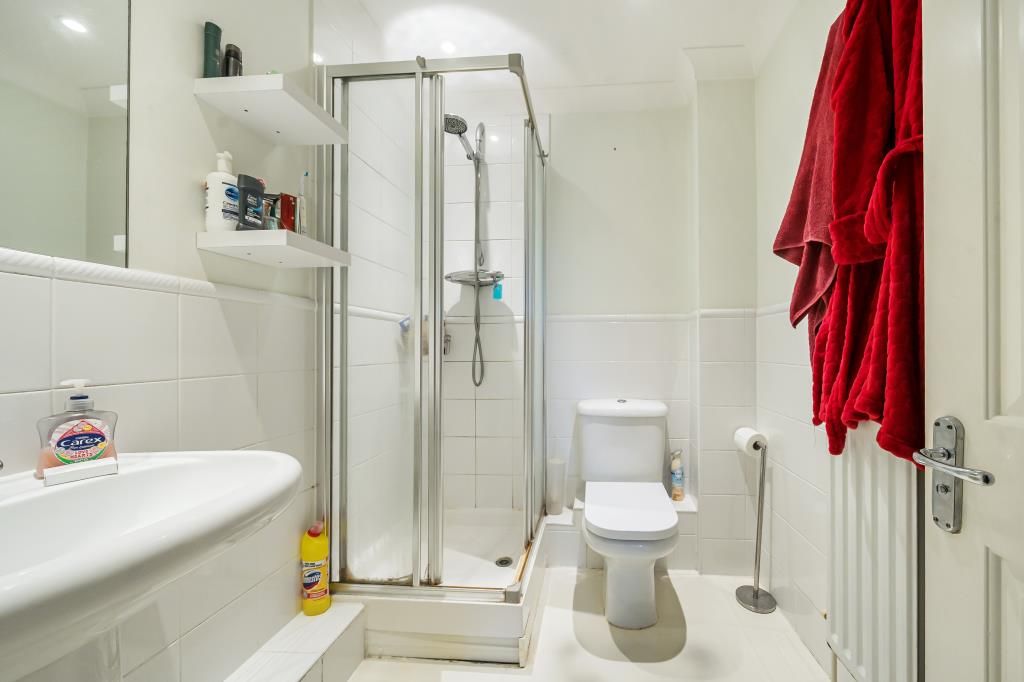 Property photo 2 of 19 Bathroom