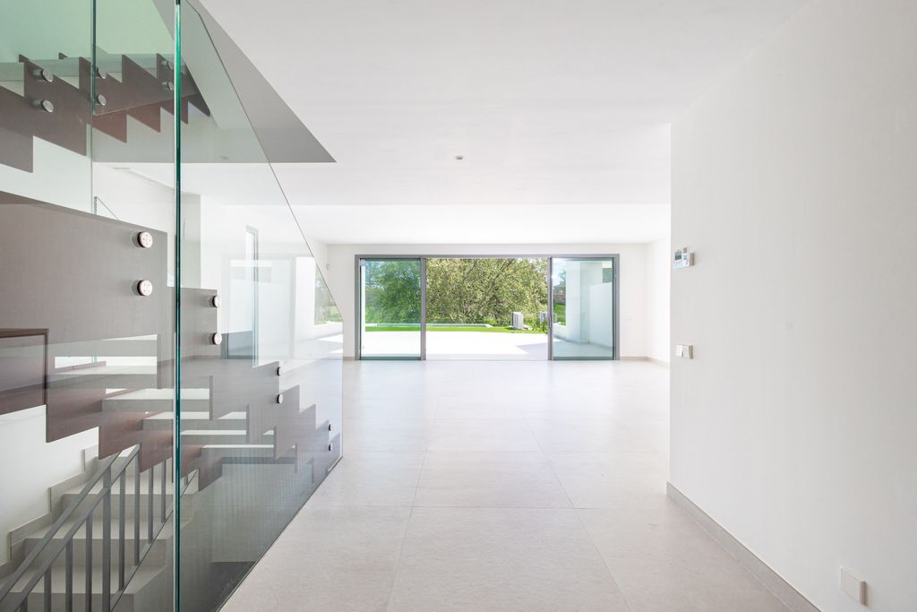 Property photo 3 of 35