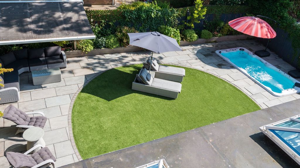 Property photo 1 of 52