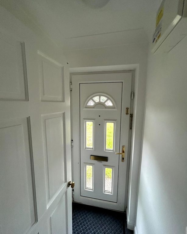 Property photo 3 of 14 Front Entrance/Hall