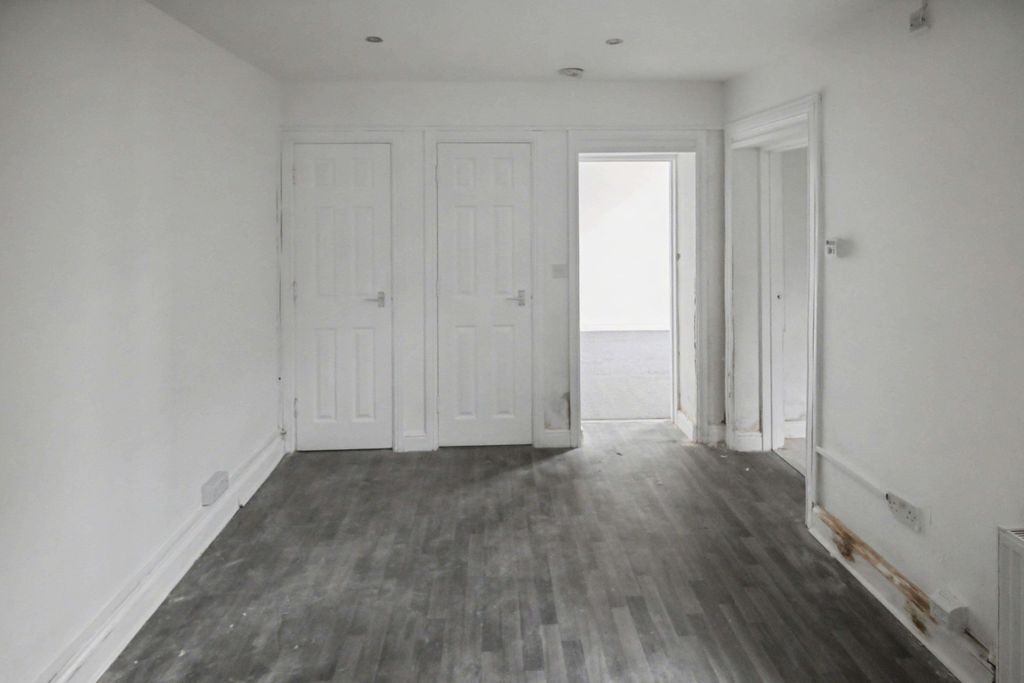 Property photo 2 of 13 Flat A, 61 Bohemia Road, St. Leonards-On-Sea, Tn37 6Rg