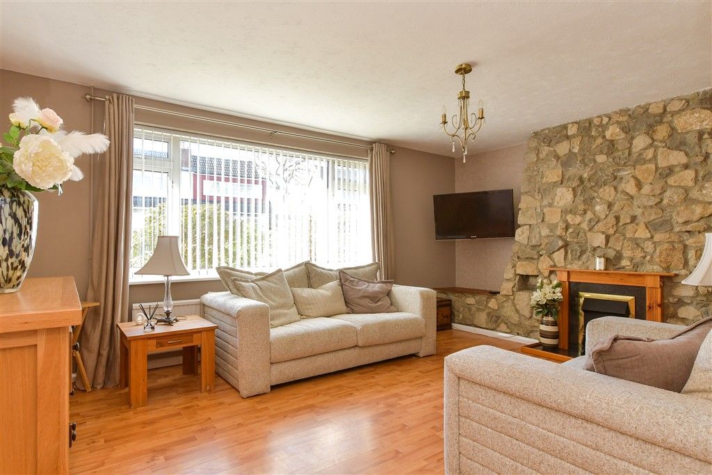 Property photo 2 of 9 Lounge