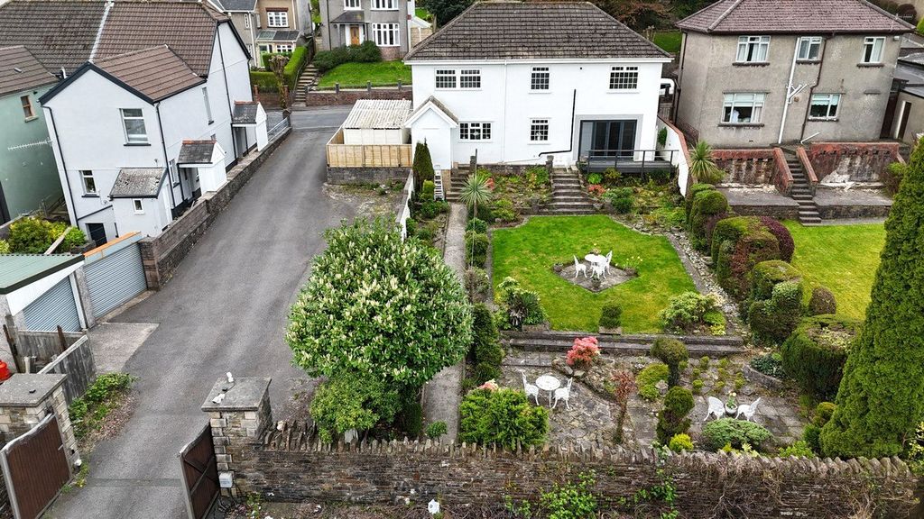 Property photo 2 of 17 Picture No. 36