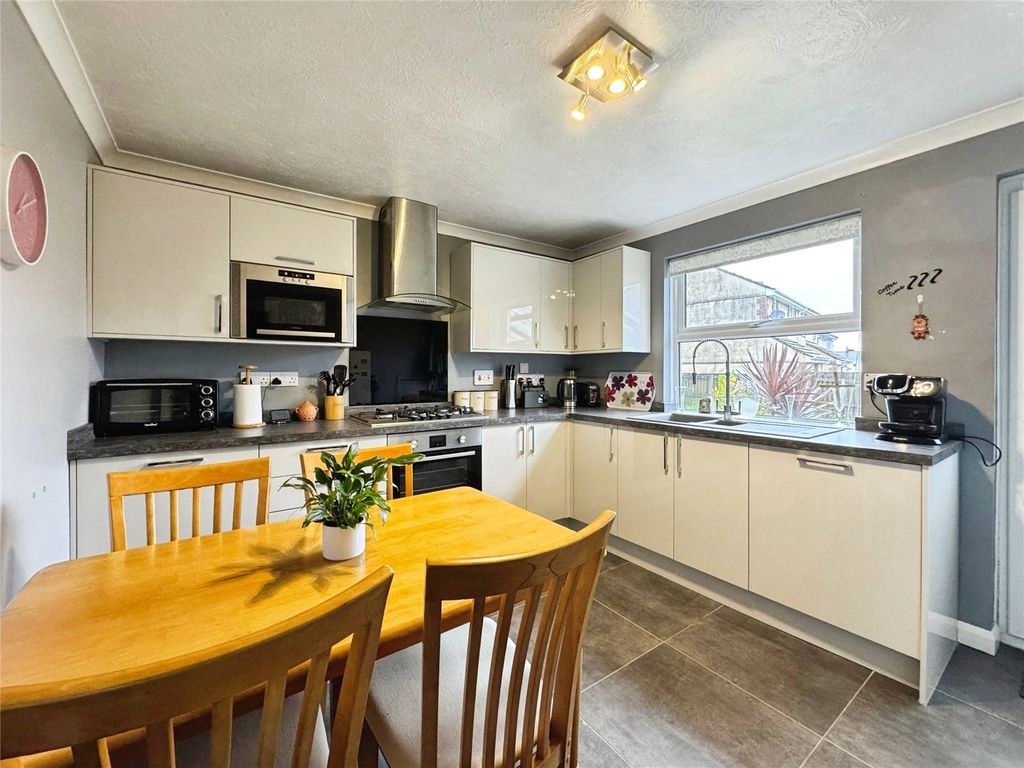 Property photo 2 of 17 Kitchen Diner